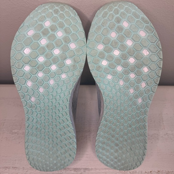 NEW BALANCE Women’s Fresh Foam Arishi v3 Gray Teal Sneakers Size 8.5 - Picture 9 of 10